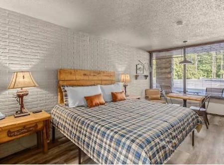 Stonegate Lodge King Bed Wifi Roku Tv Salt Water Pool Room #203 Eureka Springs Exterior photo